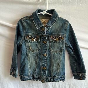 Super cute the children’s place jean jacket, size XS (4). Make a bundle & save!
